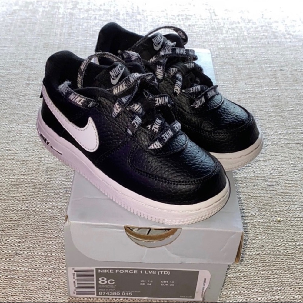 Nike Force 1 LV8